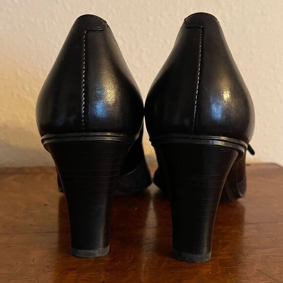 Joan & David Heels - Picture 5 of 9